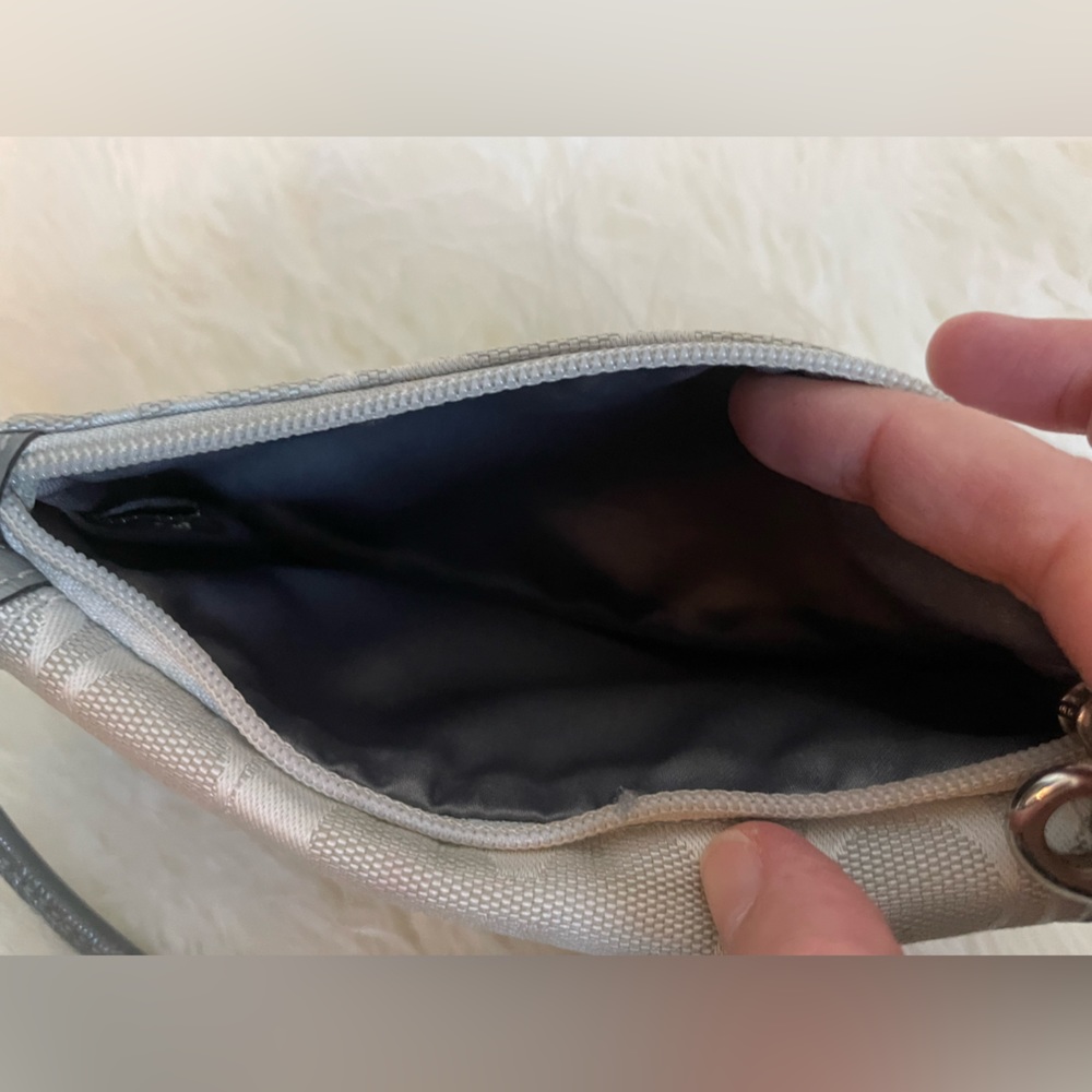 Coach Wristlet-Authentic - Picture 3 of 4
